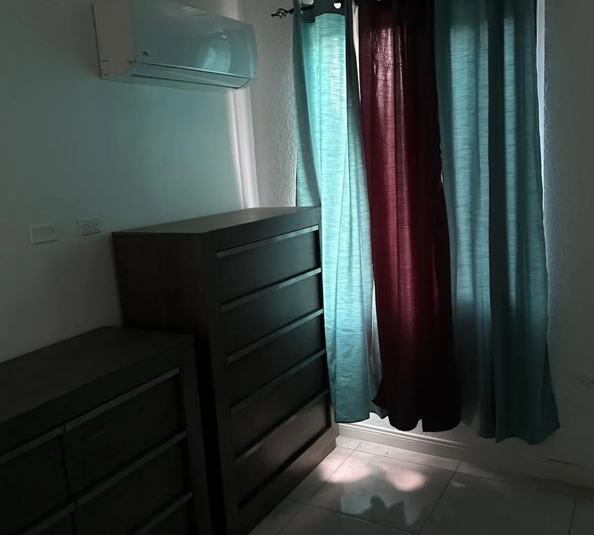 Relaxing And Spacious 金斯敦 公寓